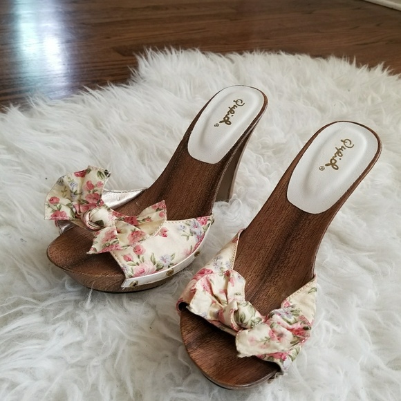Floral bow heels - Picture 3 of 3